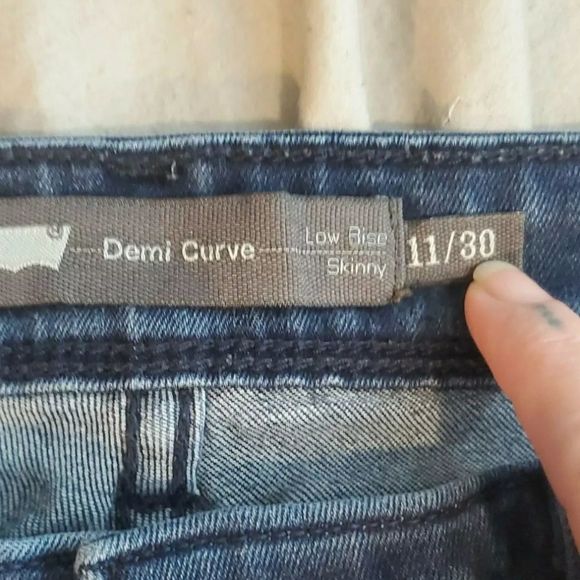 Levi's Women's Demi-Curve Low Rise Skinny Dark Wash Blue Jeans Size 11 - Picture 6 of 11
